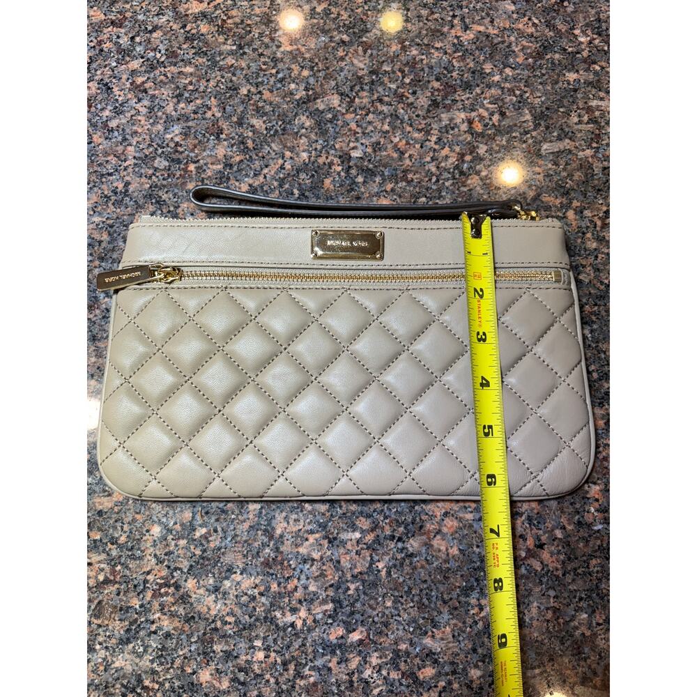 Michael Kors Sophie Quilt Large Leather Zip Clutch Taupe Excellent Cond - Picture 7 of 11